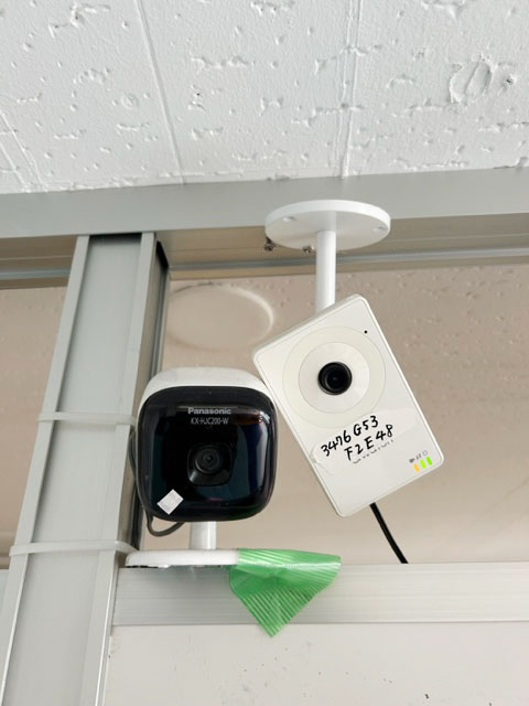 施設内に取り付けられているネットカメラ